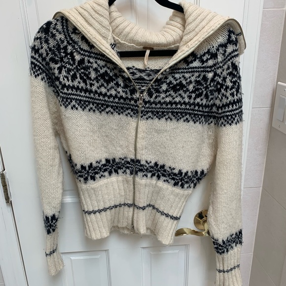 FREE PEOPLE sweater - Picture 1 of 5